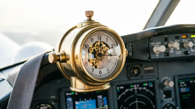 Historisches Navigationsgerät im Cockpit